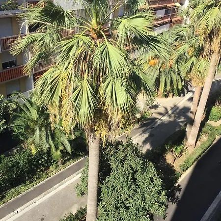 A 2 Pas De La Promenade Des Apartamento